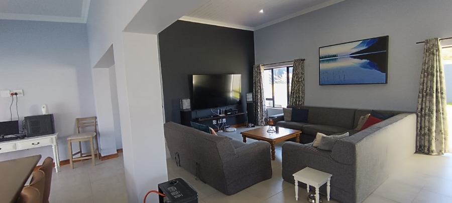 4 Bedroom Property for Sale in Outeniquasbosch Western Cape